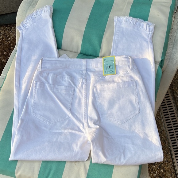 NWT CeCe Classic Skinny Cropped White Ruffle Hem Jeans Size 0 - Picture 9 of 9